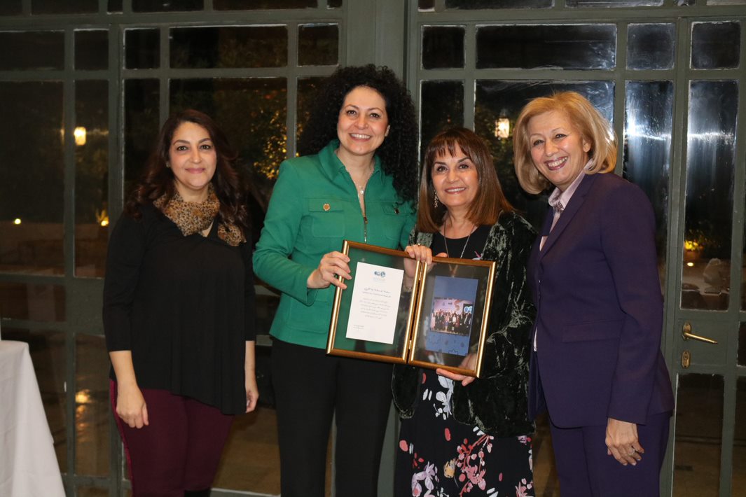 تكريم من مؤسسة عبدالحميد شومان.jpg